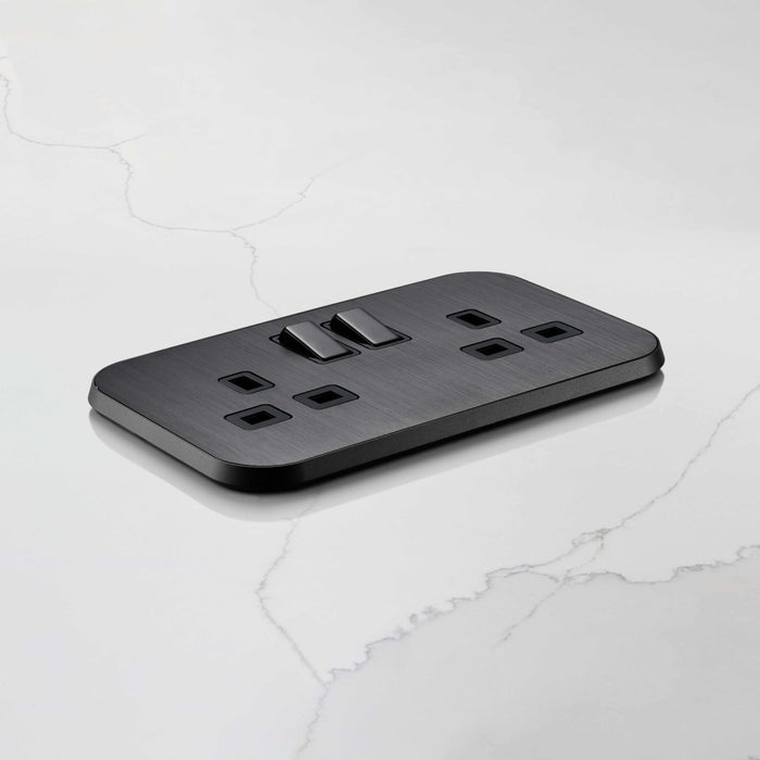 2G UK Plug Socket (13A) in Black – product view 3