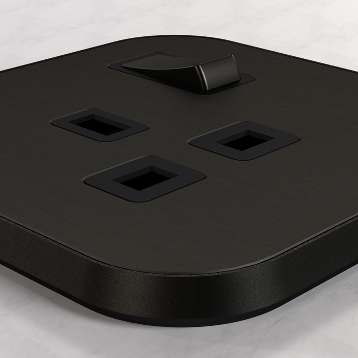 2G UK Plug Socket (13A) in Black – product view 4
