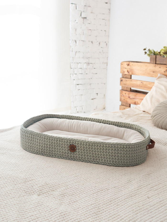 Sage Green / Basket + mattress