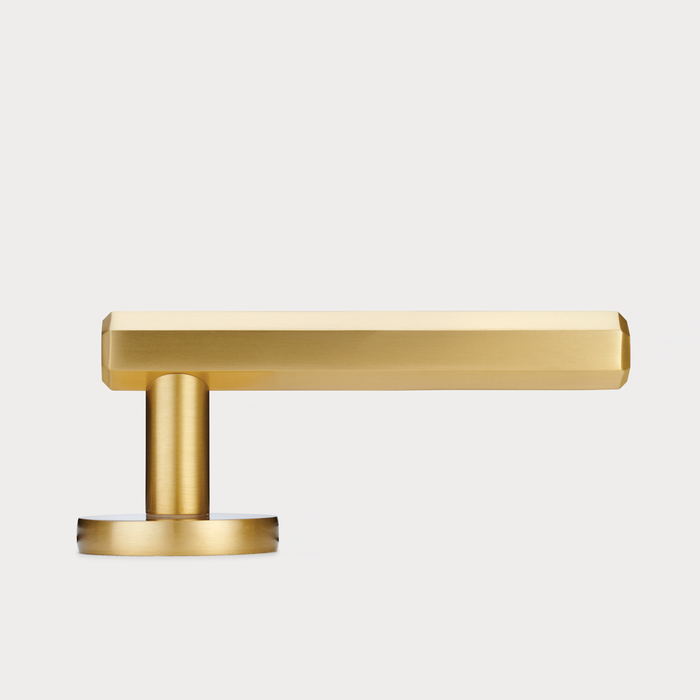 Brass Hexagonal Lever Door Handle in Gold – installed view