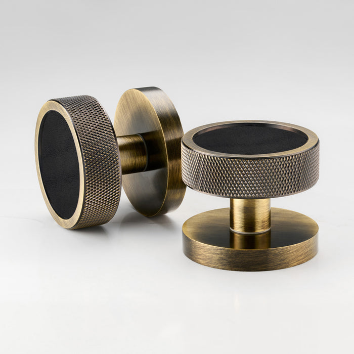 Knurled / Black Leather