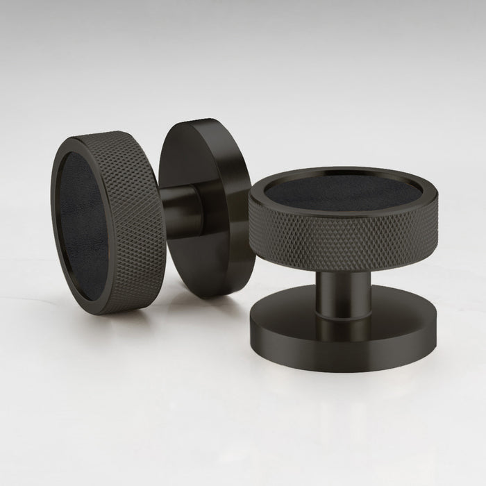 Knurled / Black Leather