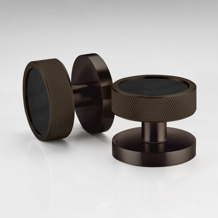 Knurled / Black Leather