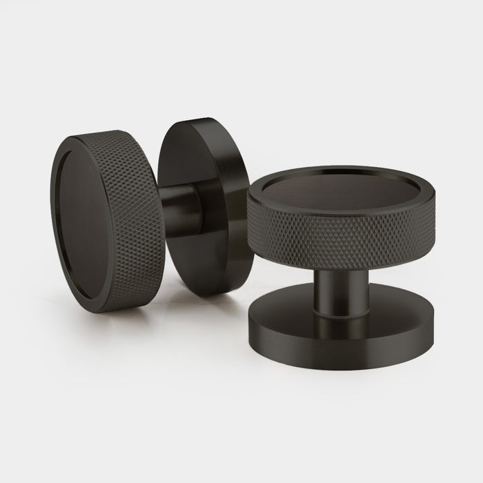 Knurled / Black