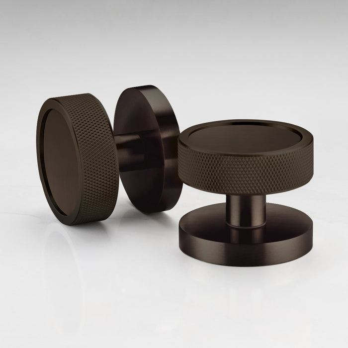 Knurled / Black