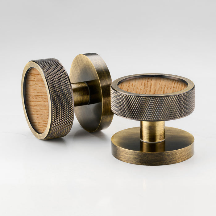 Knurled / Oak