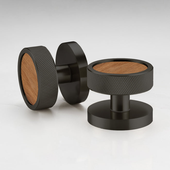 Knurled / Walnut