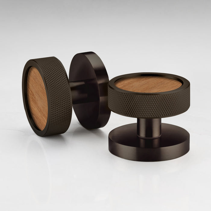 Knurled / Walnut
