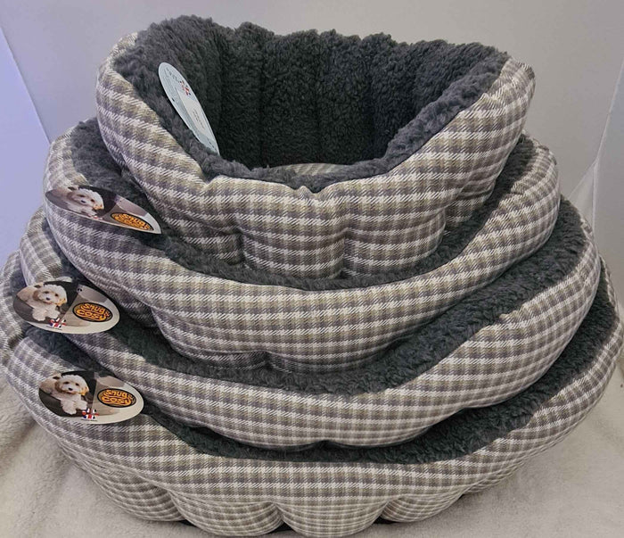 Checked Softie Bed - for dogs Snug and Cosy Pets