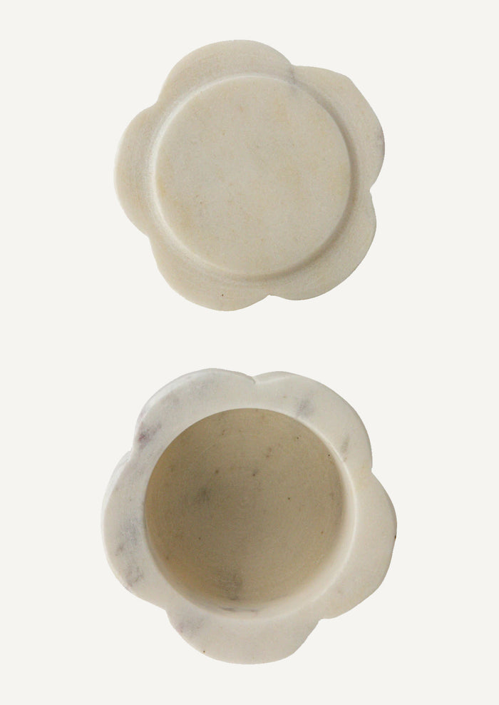 A stacked set of two flower-shaped marble pinch pots with lid on top.